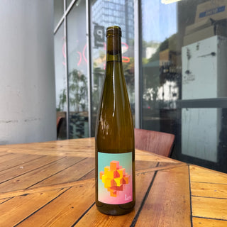 Pirouettes Blanc Cubique Pierre 2023, 750mL White Wine Bottle (12.5% ABV)